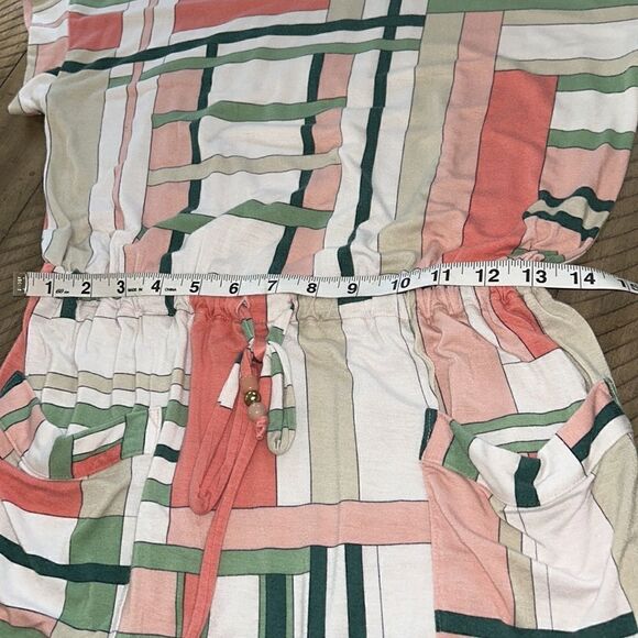 Limited Edition Beach 🏖️ Dress 🖼️ Deco Look 👀Miamibased hotel 🏨 The Webster - Picture 13 of 17